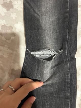 Jeans neri strappati donna