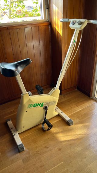 Bicicleta Estática BH Fitness Montreal