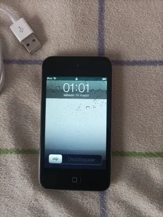 iPod 4ta Generación Negro con cable para carga