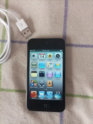 iPod 4ta Generación Negro con cable para carga