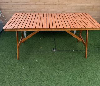 Mesa de madera exterior restaurada