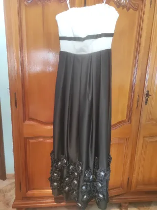 Vestido de fiesta negro con flores