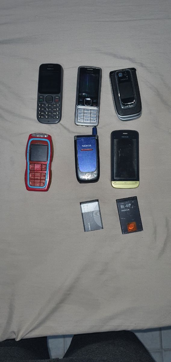 Lote 7 Móviles Nokia + 2 Baterías