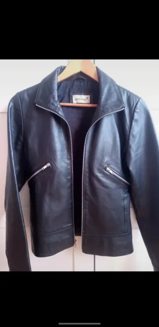 Chaqueta de piel negra