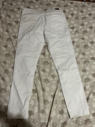 Jeans bianchi strappati