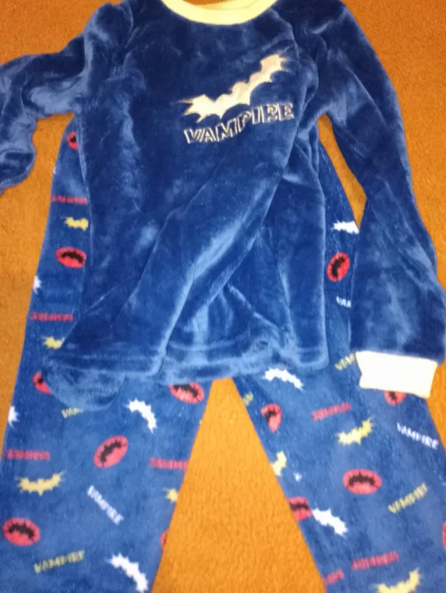 Pijama azul de vampiros y murciélagos talla 10