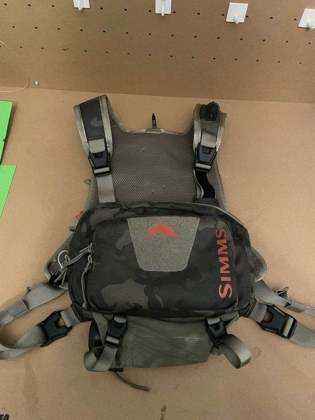 Chaleco Chest Pack Simms Camuflaje