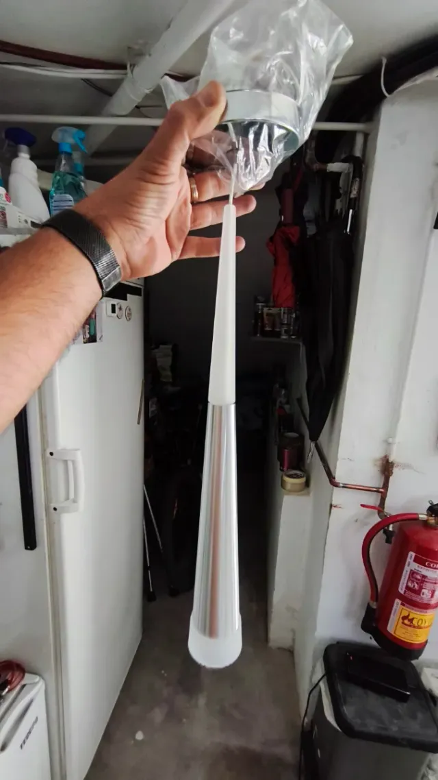 Lampada LED moderna nuova di zecca