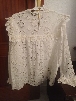 Blusa Zara bordados perforados blanco roto talla M