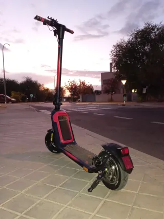 Patinete Eléctrico Red Bull Racing