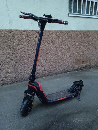Patinete Eléctrico Red Bull Racing
