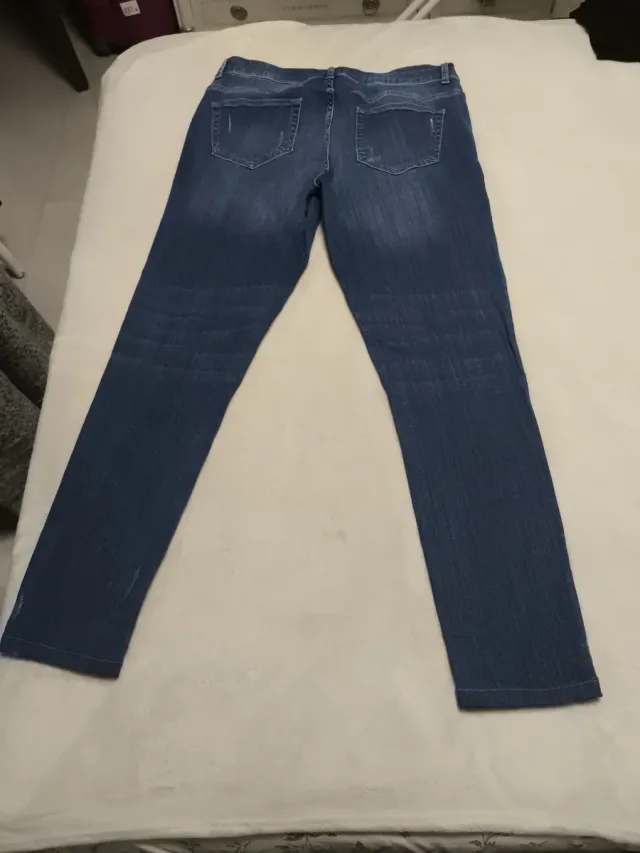 Pantalones vaqueros con perlas