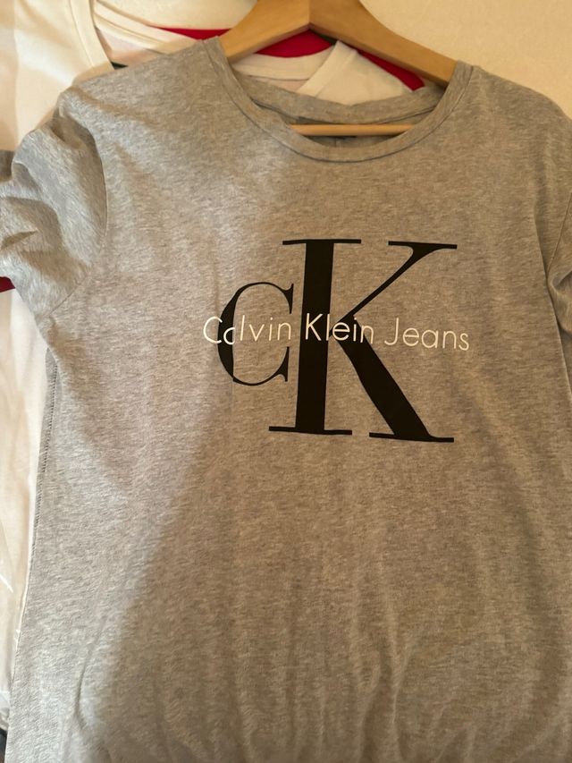 Camiseta Calvin Klein Jeans Gris