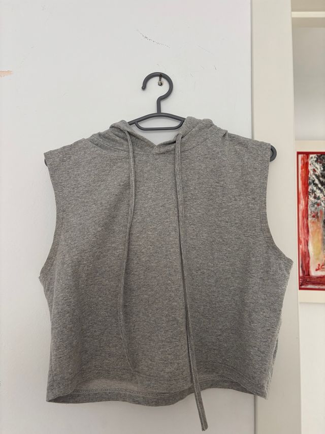 Sudadera sin mangas con capucha gris