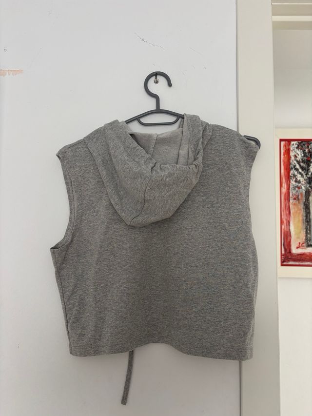 Sudadera sin mangas con capucha gris