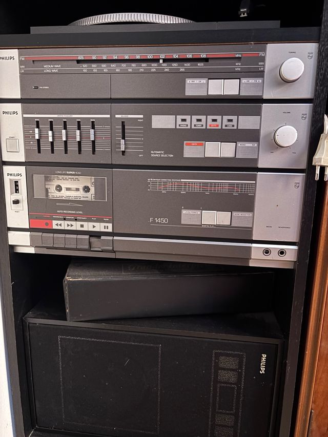 Cadena de música Philips con altavoces