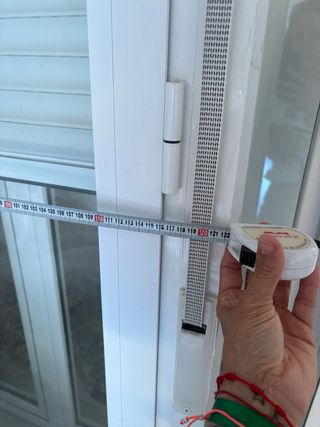 Ventana aluminio blanco con persiana y mosquitera