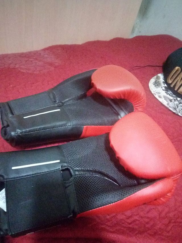 Guantes de Boxeo Outshock Rojos y Negros