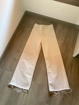 Pantalón vaquero ancho beige