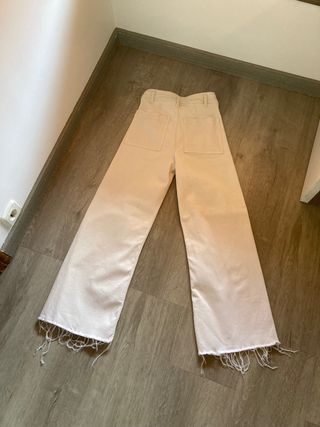 Pantalón vaquero ancho beige