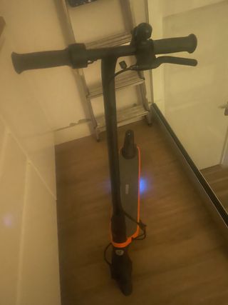 Patinete eléctrico infantil casi nuevo