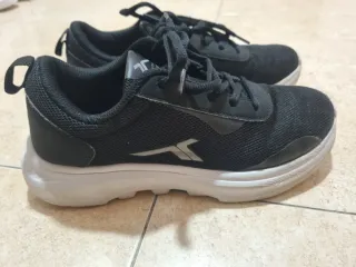 Zapatillas deportivas niña negras en perfecto esta
