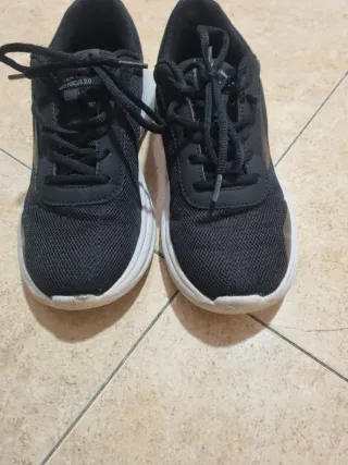 Zapatillas deportivas niña negras en perfecto esta