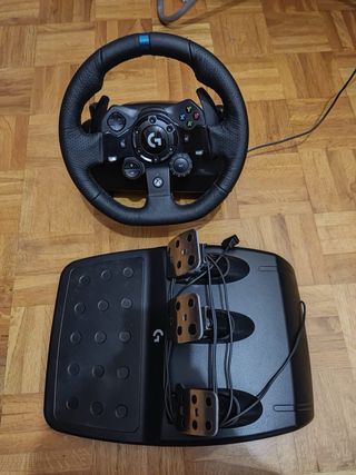 Volante Logitech G923 con pedales