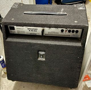 Amplificador Fender Bassman 150W Combo