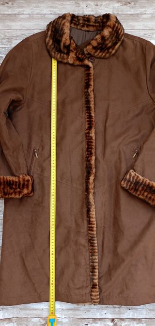 Abrigo de mujer marrón, ROMAN CATACHI.