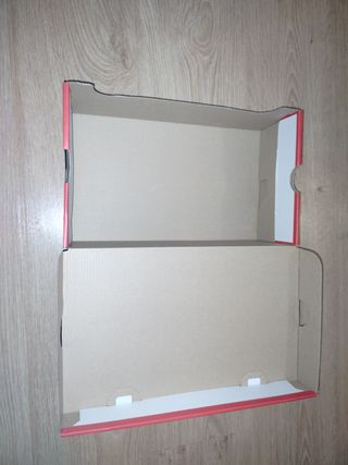 Caja Nike roja 1€ y Adidas blanca gratis OFERTA
.
