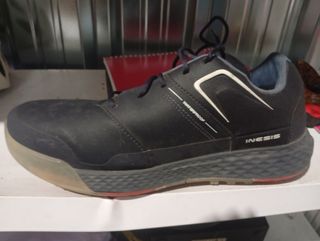 Zapatos de golf Inesis negros y rojos