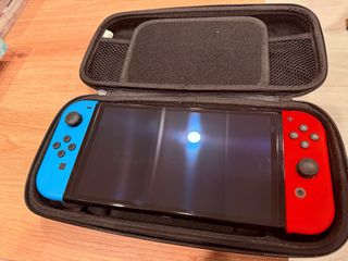 Nintendo Switch OLED blu/rosso
