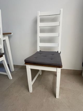 Mesa de comedor con 4 sillas