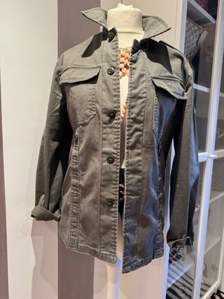 Chaqueta militar verde oliva