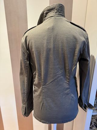 Chaqueta militar verde oliva