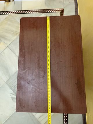 Mesa auxiliar antigua de madera