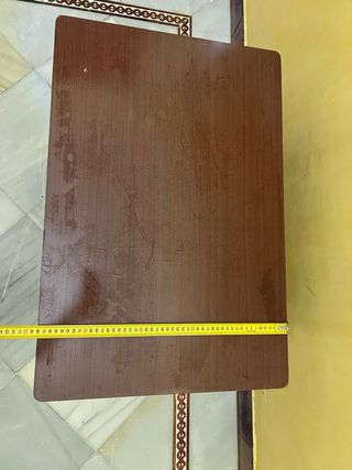 Mesa auxiliar antigua de madera