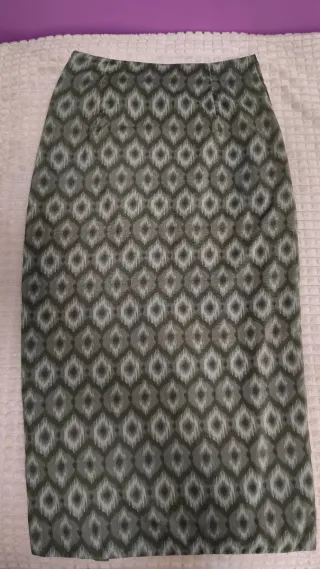 Falda midi verde estampada