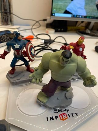 Disney Infinity 2.0 Avengers PS4 Set