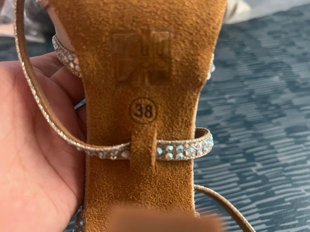 Tacones dorados con brillos sin estrenar