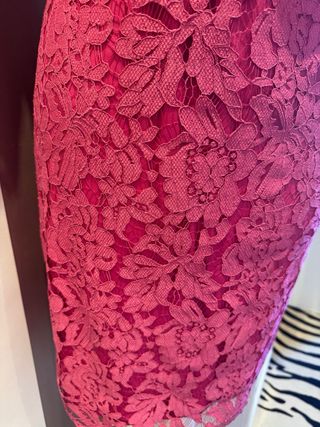 Vestido de fiesta rosa de encaje