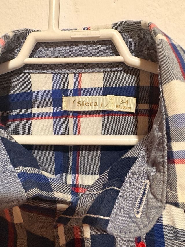 Camisa de cuadros azul y roja