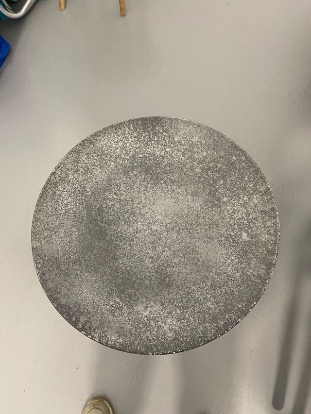 Mesa auxiliar redonda  o Mesilla de noche