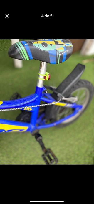 Bicicleta infantil azul y amarilla