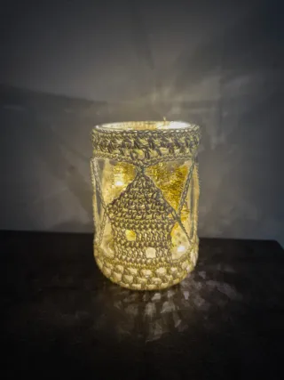 Vaso uncinetto beige e trasparente