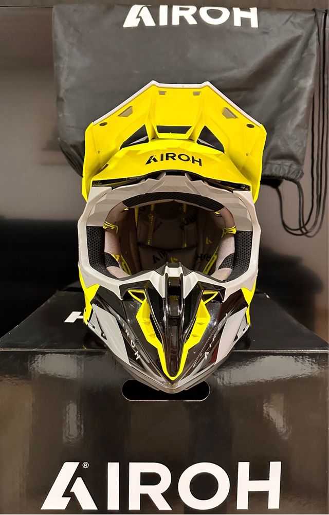 Casco Airoh Amarillo y Gris Talla M