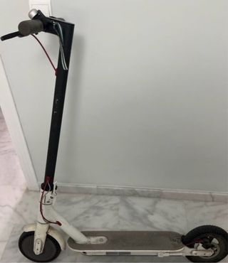 Patinete Eléctrico Blanco y Negro