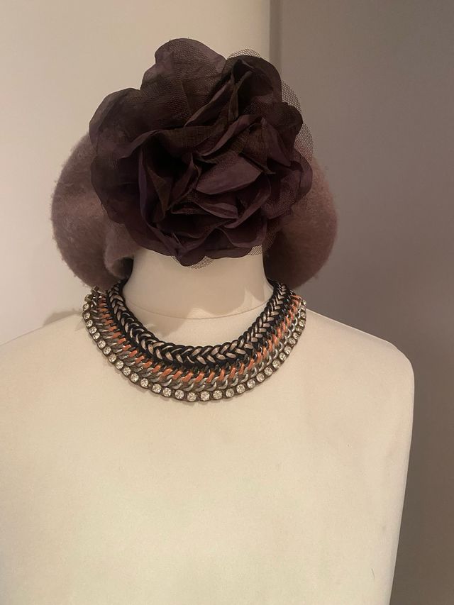 Collar de cadena trenzada con pedrería