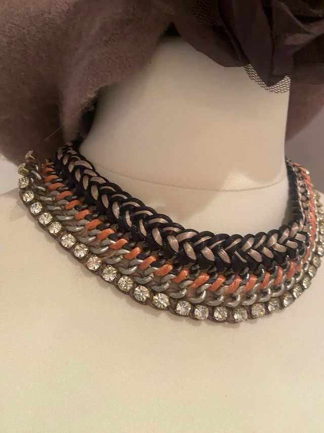 Collar de cadena trenzada con pedrería